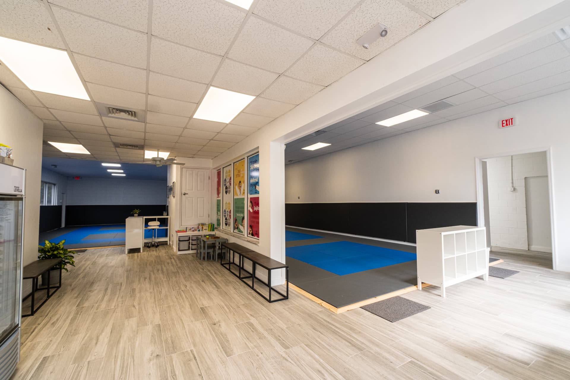 Elementum Jiu Jitsu Oviedo training area with blue and grey mats